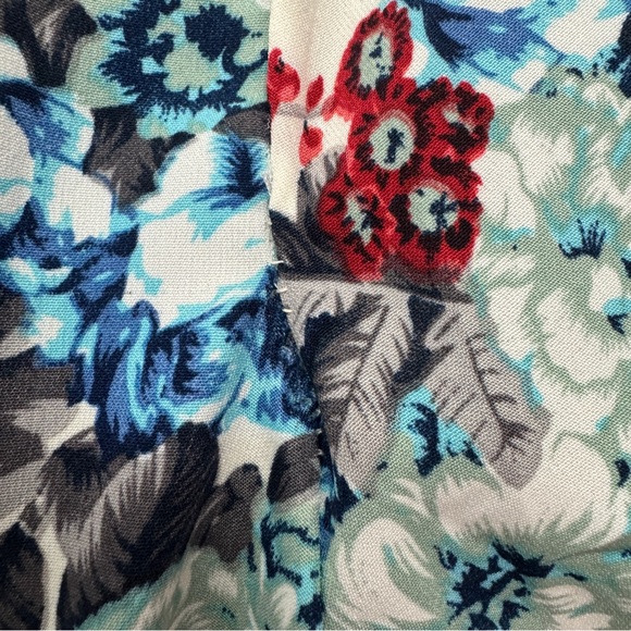 Love Culture Floral and Lace Romper NWT size Medium - Picture 9 of 11